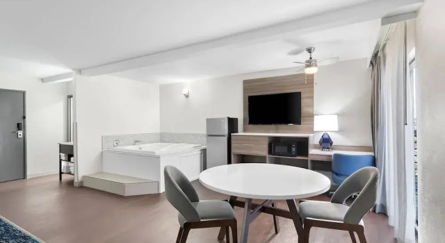 Люкс Clarion Pointe Shreveport West
