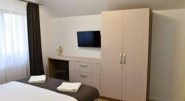 Pensiunea Happy Day Horezu, Varaa Hotelli Hotellit Carpathians - Romania uima-altaalla, Uima-allas