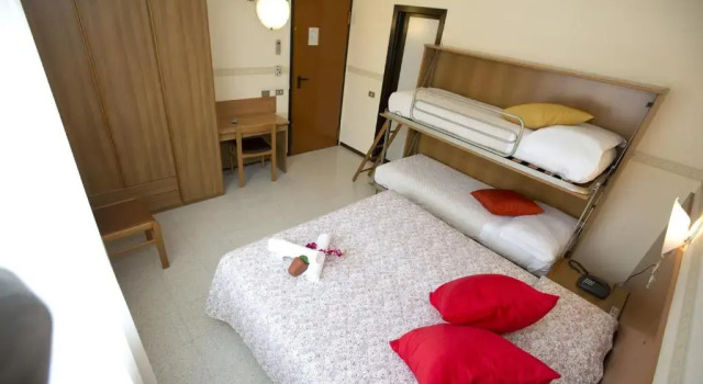 Четырёхместный номер Standard Дуплекс Hotel Ganfo