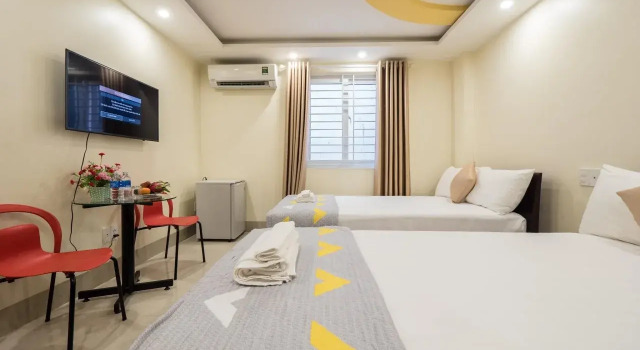 Johnny Hotel