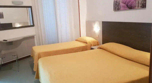 Пятиместный номер Standard с балконом Hotel Monaco