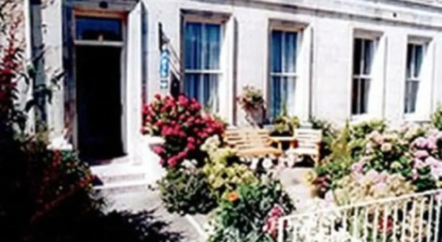 Четырёхместный семейный номер Standard Eglinton Guest House