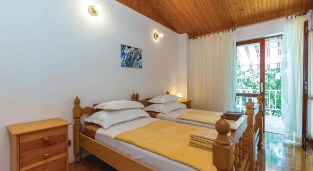 Beautiful Home in Jadranovo With Wifi and 3 Bedrooms, Забронировать Отель Отели Приморско-Горанской жупания с парковкой, Парковка