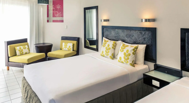 Mercure Nadi, Забронировать Отель Нади Вити-Леву, рядом с Пляж Wailoaloa Beach