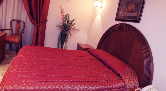 Ramad East Hotel, Забронировать Отель Аль-Малаз Эр-Рияд, рядом с Исторический центр короля Абдулазиза