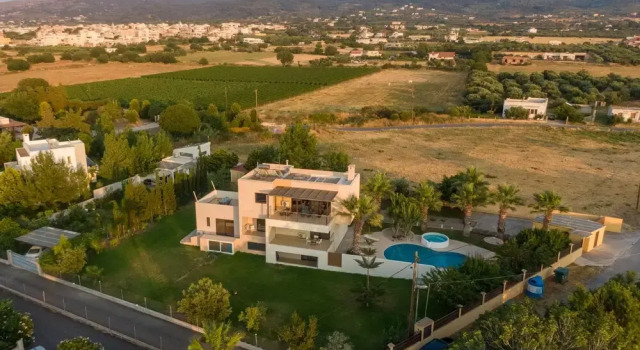 Вилла Xenos Villa 2 With 5 Bedrooms private swimming pool, near the sea
