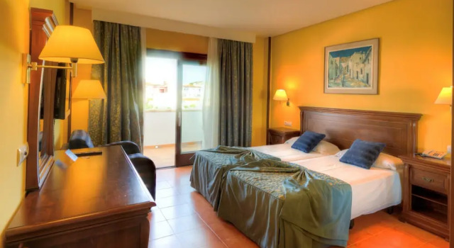 Двухместный номер Standard с балконом Hotel Porfirio