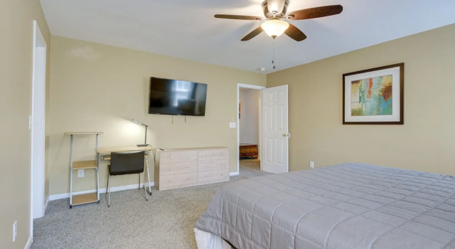 Коттедж Raleigh Home w/ Modern Adjustable Sleeping System