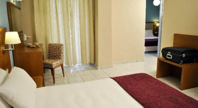 Семейный номер Standard с балконом Hotel Plessas Palace