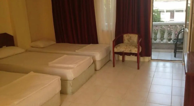 Трёхместный номер Economy с балконом Erdek Sun Beach Hotel