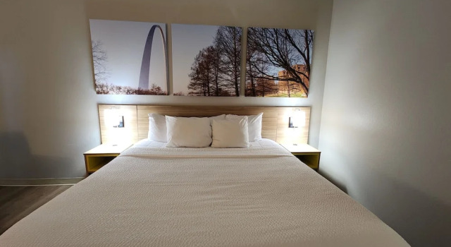 Люкс Deluxe Days Inn by Wyndham Collinsville St Louis