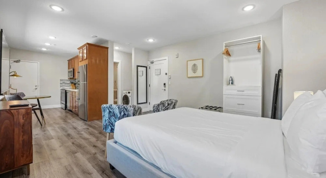 Студия Kasa LoHi Denver