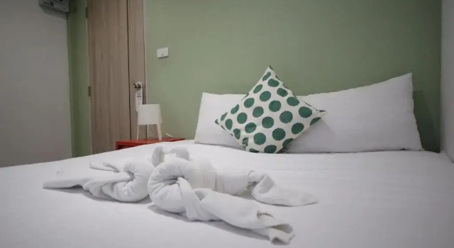 Двухместный номер Standard с видом на бассейн Resort V - MRT Huai Khwang