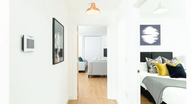 Price & Weeks - Winchester Suite (with Parking)