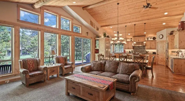 5 Vine Maple 6 Bedroom Home by Redawning