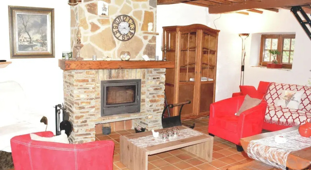 Small Typical Ardennes House, Comfortable, in Quiet Hamlet, Забронировать Отель Врес-сюр-Семуа 