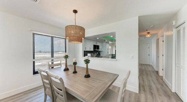 Апартаменты Anna Maria Island Beach Sands 202-private Beach Access-heated Pool