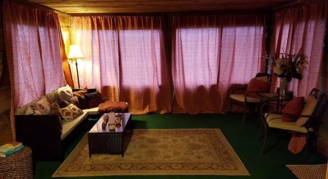 Drunk Duck Lodge, Prenota Hotel Malta Montana