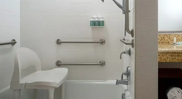 Четырёхместный люкс c 1 комнатой Courtyard by Marriott Boone