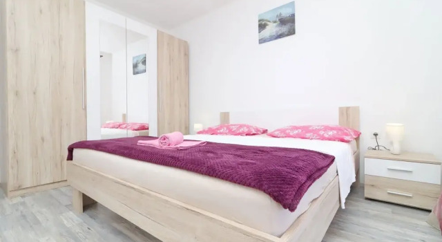 Апартаменты Comfort с 2 комнатами с балконом Apartments Prižba Bay