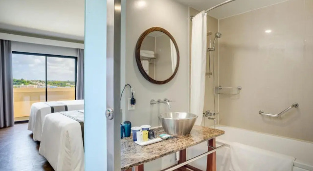Трёхместный номер Standard Guam Plaza Resort