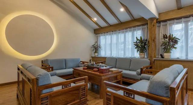Floral Hotel Lijiang Qinyuan, Забронировать Отель Отели Лицзян 3 звезды, рядом с Улица Сквер-стрит Древнего города Даянь, 3*