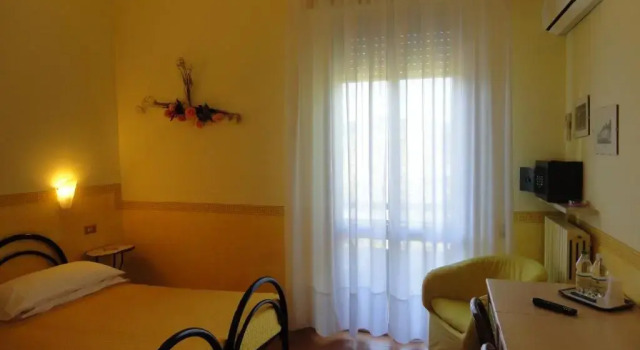 Трёхместный номер Standard Hotel Astoria