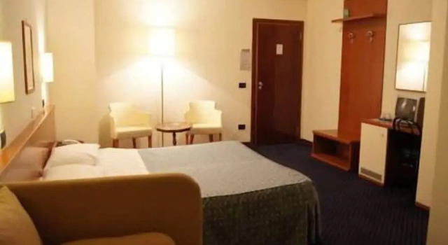 Трёхместный номер Standard с балконом Hotel Elefante Bianco