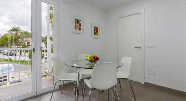 Апартаменты Apartment Assimetric - Only 100m to Beach