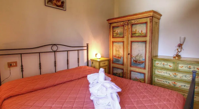 Spacious Villa in Monte San Savino with Swimming Pool