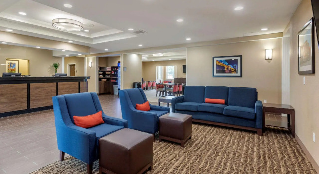 Номер Standard Comfort Suites Clarksville near Governors Square Mall
