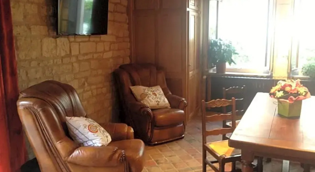 Auberge Les Tilleuls, Rezervovat Hostel Vincelottes Yonne's wine road