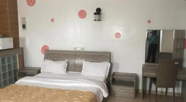 Residence Rose Fawler, Boek Hotel Hotels in Abidjan met parkeren, Parkeren