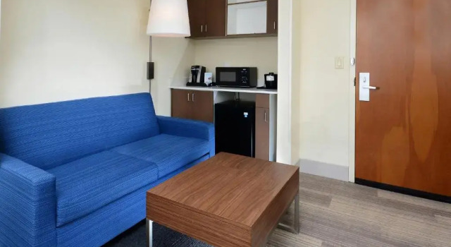 Люкс Holiday Inn Express & Suites Raleigh Durham Airport at RTP by IHG