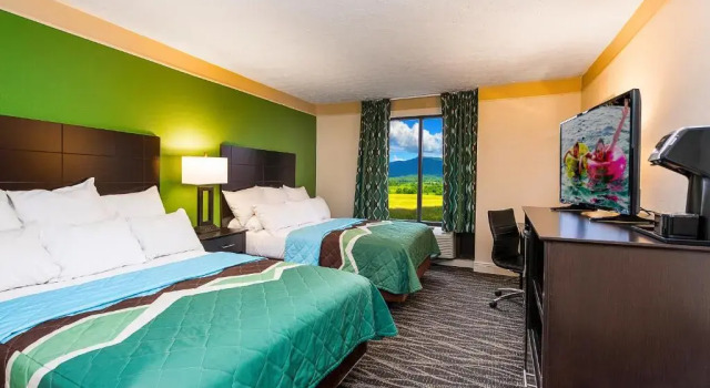 Четырёхместный номер Standard Country Cascades Waterpark Resort