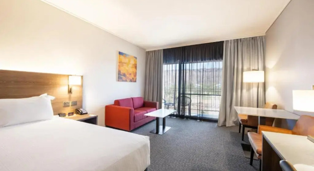 Номер Deluxe с видом на горы DoubleTree by Hilton Alice Springs