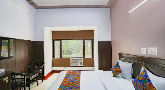 Люкс Fabhotel Traika Inn
