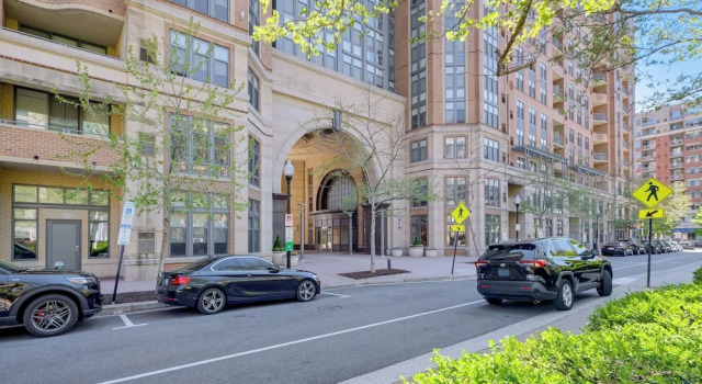 1 Mi to DCA Airport: Potomac Yard Apt w/ Pool, Забронировать Апартаменты/квартира Апартаменты Арлингтон, Апартаменты/квартира
