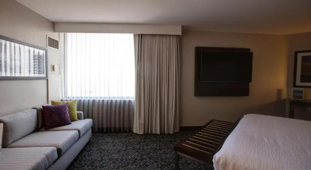 Люкс с балконом Embassy Suites By Hilton Oklahoma City Northwest