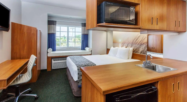 Двухместный люкс Microtel Inn & Suites by Wyndham Port Charlotte Punta Gorda