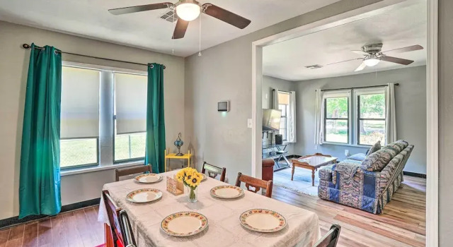 Centrally Located Lawton Home: Dogs Welcome!, Buchen Sie Ferienhaus Lawton Oklahoma