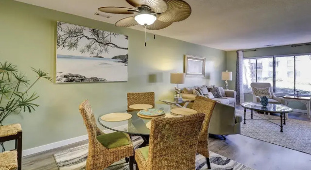 28 Springwood 2 BR Condo Forest Beach, Забронировать Отель Отели Южной Каролины с бассейном, Бассейн