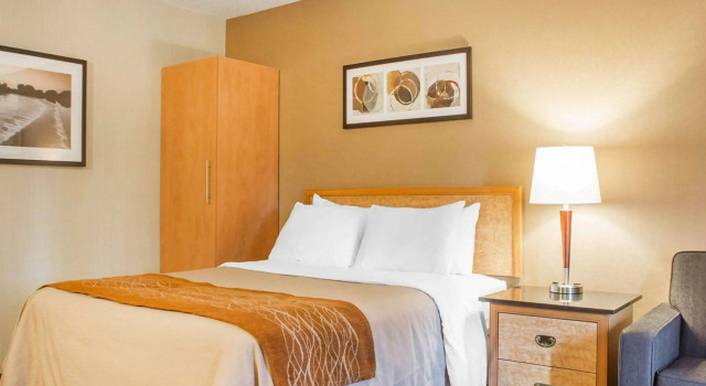 Comfort Inn Brantford, Varaa Hotelli  