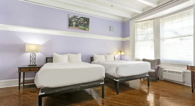 Четырёхместный номер Standard Canal Express Rooms