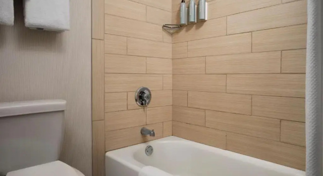 Четырёхместный номер Standard Courtyard by Marriott Santa Rosa