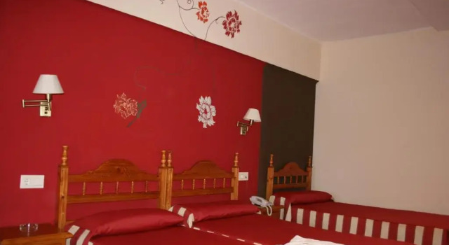 Трёхместный номер Standard Hostal la Fuente
