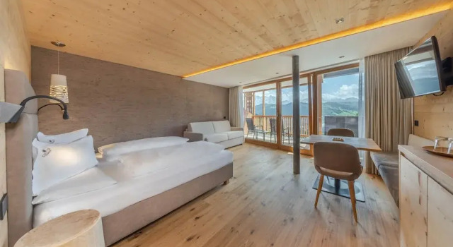 Двухместный семейный люкс с видом на горы Nature Hotel Delta