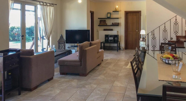 Nice Home in Koroni with Hot Tub, WiFi, Outdoor Swimming Pool, Book Hotel Hotels in Koroni with a Pool, Swimming Pool