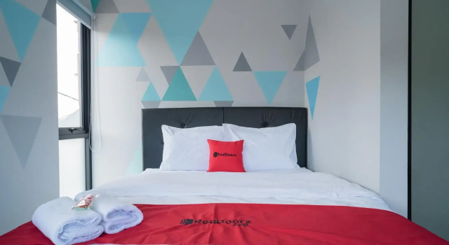 RedDoorz near Sindu Kusuma Edupark 3, Book Hotel Hotels in Sleman with Parking, Parking