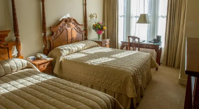 Четырёхместный номер Standard Horton Grand Hotel